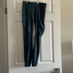 Lululemon size 6 leggings with pockets